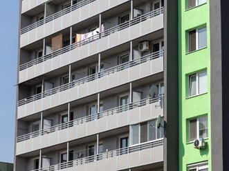 Balkónové zábradlie na mieru s kotvením a moderným dizajnom – MBD Steel realizácia