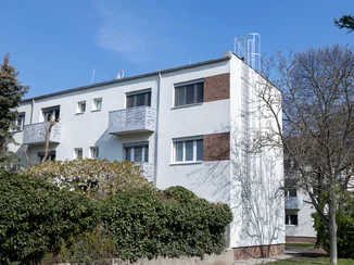 Balkóny pre bytový dom – minimalistický dizajn a odolné materiály