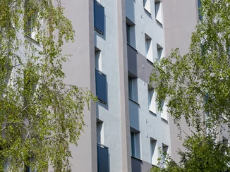 Balkóny pre bytový dom – minimalistický dizajn a odolné materiály