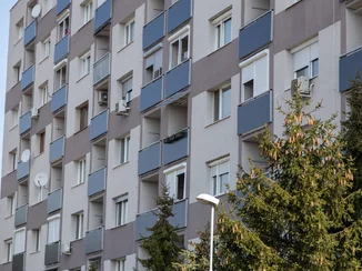 Balkóny pre bytový dom – minimalistický dizajn a odolné materiály