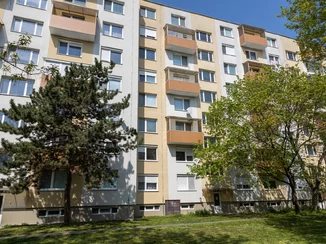 Balkóny pre bytový dom s kovovou konštrukciou