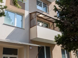 Balkóny pre bytový dom s kovovou konštrukciou