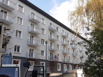 Dizajnové zábradlie na závesnom balkóne Dizajnové zábradlie na závesnom balkóne