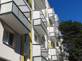 Hotová oceľová konštrukcia závesného balkóna Hotová oceľová konštrukcia závesného balkóna