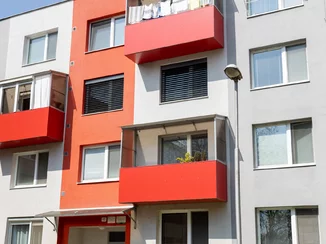 Kompletný balkónový systém pre bytový dom – výroba a montáž na mieru