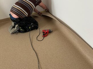 Liate podlahy s presnou niveláciou a podlahovou krytinou pre rodinné domy, objekty a stavby