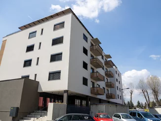 Moderné balkóny pre bytový dom – realizácia na kľúč vrátane montáže
