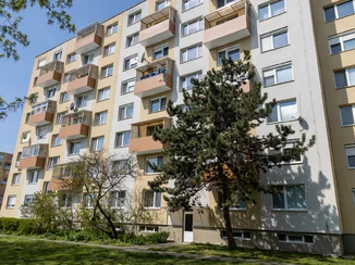 Moderné balkóny pre bytový dom – realizácia na kľúč vrátane montáže