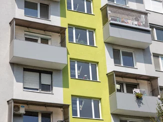 Moderné balkóny pre bytový dom – realizácia na kľúč vrátane montáže