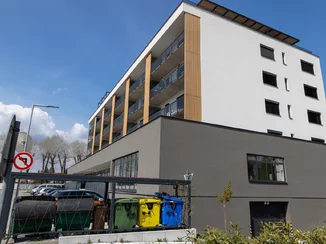 Moderné balkóny pre bytový dom – realizácia na kľúč vrátane montáže
