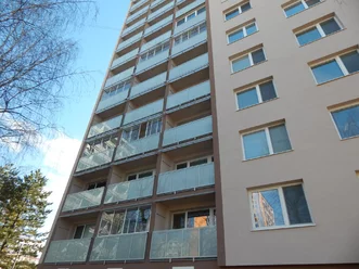 Moderné loggie s kovovou konštrukciou pre bytové domy Moderné loggie s kovovou konštrukciou pre bytové domy