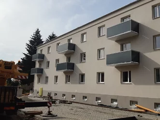 Moderný závesný balkón s oceľovou konštrukciou – realizácia Moderný závesný balkón s oceľovou konštrukciou – realizácia