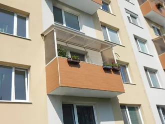Montáž závesného balkóna na bytovom dome Montáž závesného balkóna na bytovom dome