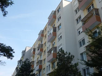 Montáž závesného balkóna na bytovom dome Montáž závesného balkóna na bytovom dome