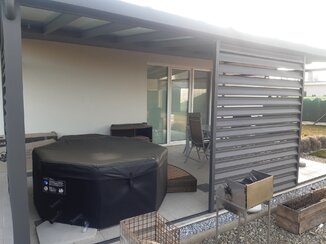 Pergola s moderným minimalistickým dizajnom