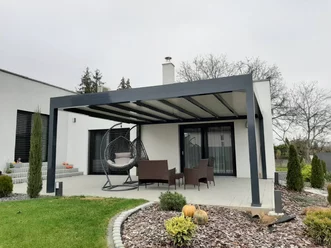 Pergola vytvárajúca tienisté miesto na oddych Pergola vytvárajúca tienisté miesto na oddych