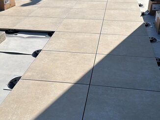 Vonkajšie veľkoformátové dlažby na terasu - realizácia